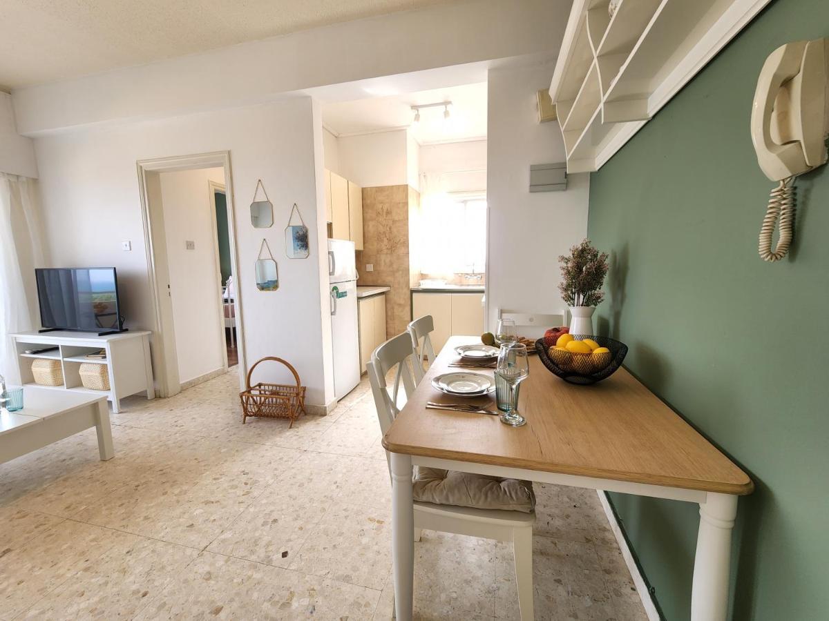 Capri Sea View One Bedroom Larnaca Esterno foto